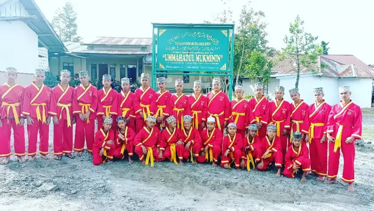 Ekstrakurikuler Silat Santri Pesantren Tahfidz Ummahatul Mukminin Bener Meriah. (Doc Dayah)