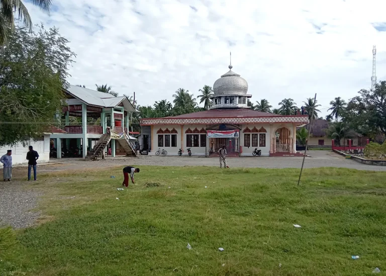 Mesjid Pondok Pesantren Darussalamah Aceh Barat. (Doc Dayah)