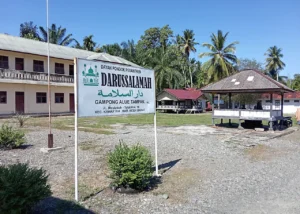 Papan nama Pondok Pesantren Darussalamah