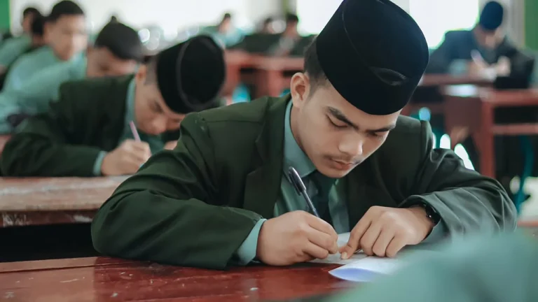 Santri Belajar di Dayah Perbatasan Darul Amin. (Doc Dayah)