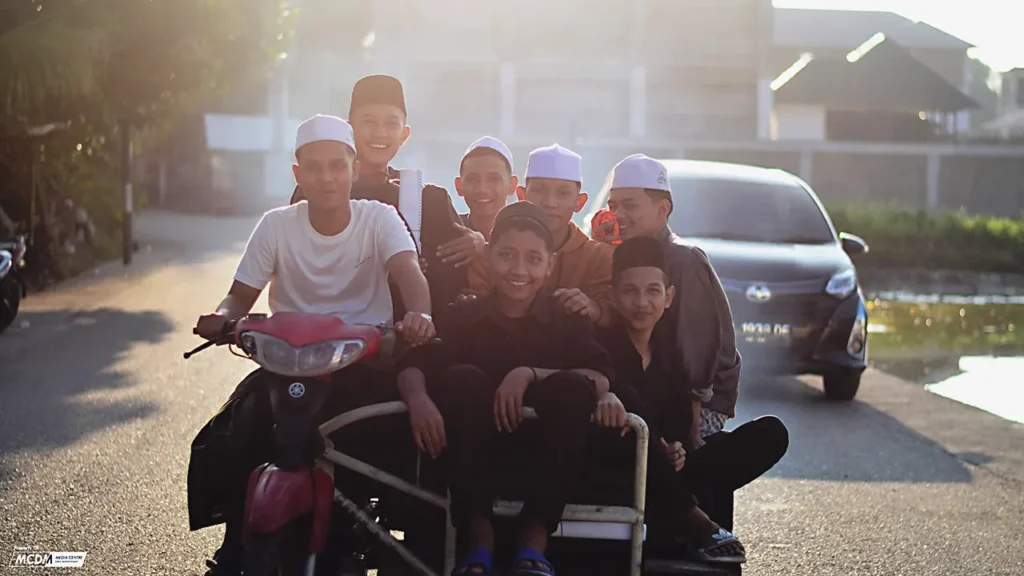Santri Darul Munawwarah Kuta Krueng