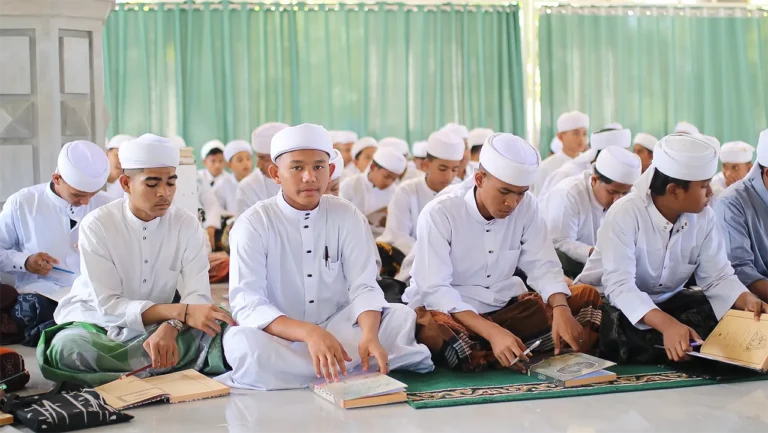 Santri ngaji Dayah Darul Ulum Al Fata Kaye Kunyet. (Doc Dayah)