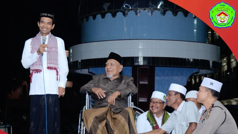 UAS bersama Abu Lueng Angen berceramah di Dayah Darul Huda Lueng Angen. (Doc Daya)