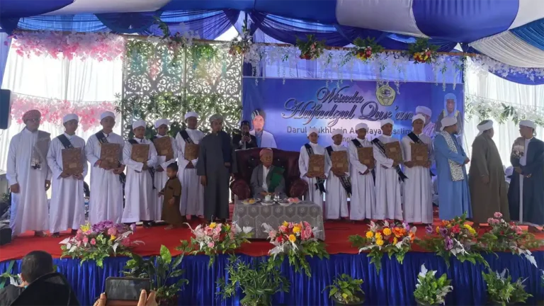 Wisuda santri Dayah Darul Mukhlasin Alur Gading. (Doc Dayah)